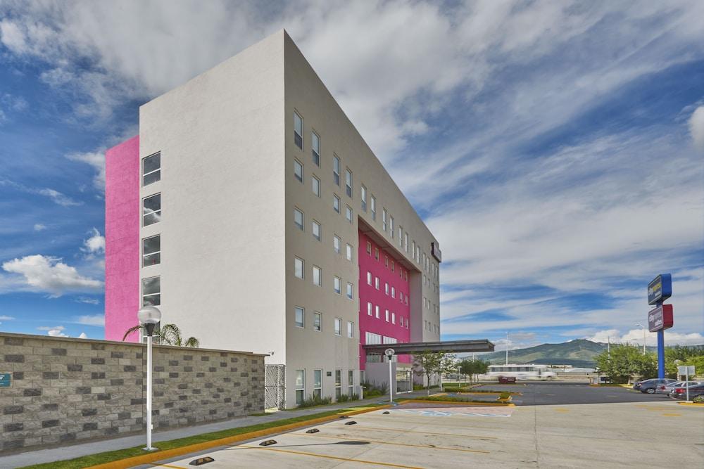 City Express Suites By Marriott Silao Aeropuerto Zewnętrze zdjęcie
